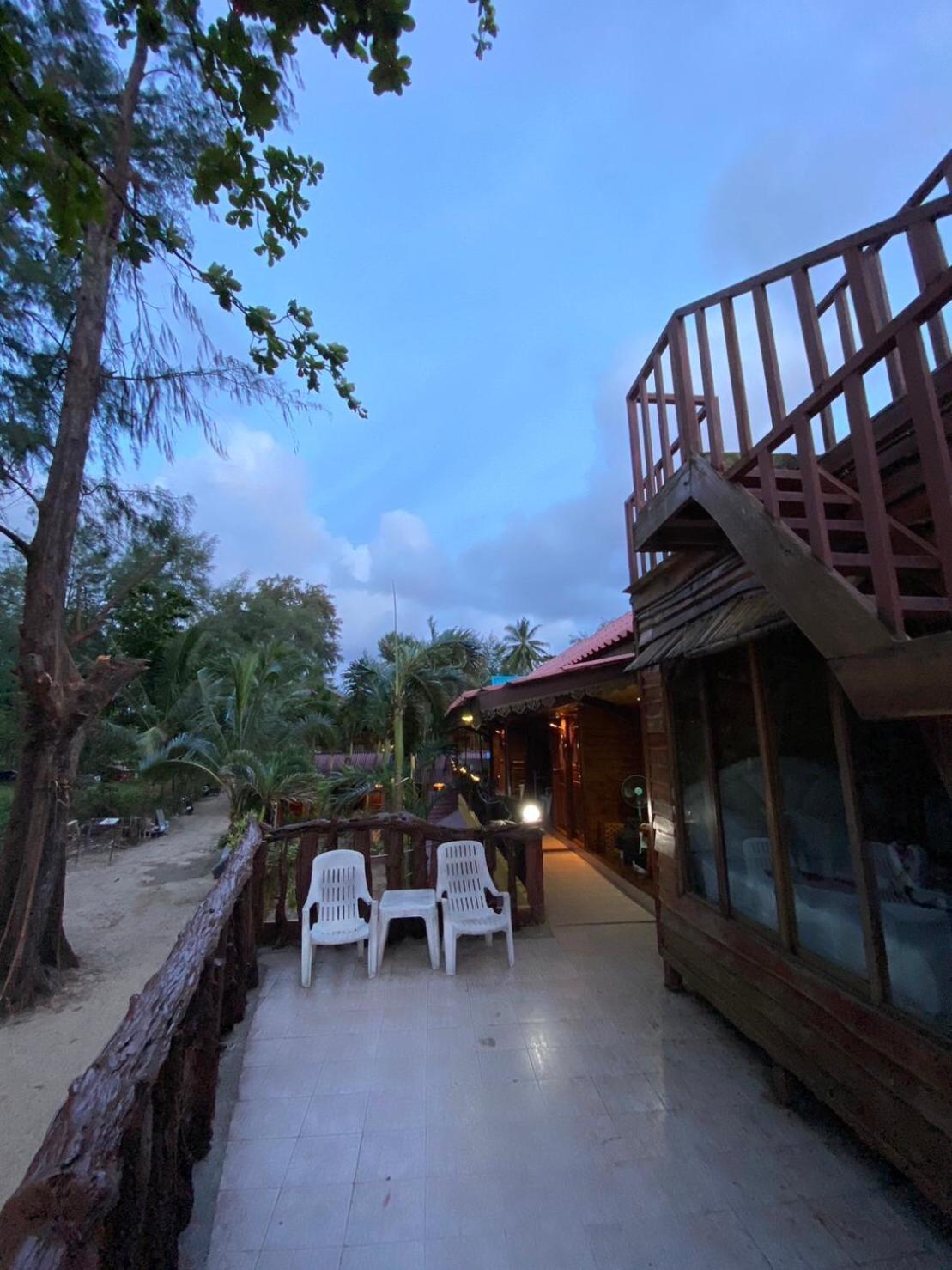 Ruan Mai Naiyang Beach Resort - SHA Plus Nai Yang Beach Exterior foto
