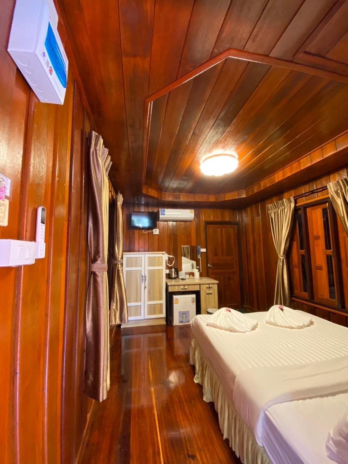 Ruan Mai Naiyang Beach Resort - SHA Plus Nai Yang Beach Exterior foto